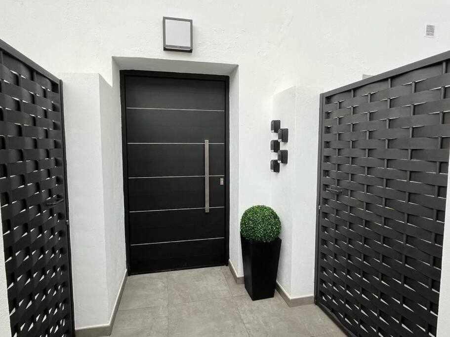 רונדה XVIII B Suite Apartamentos Morales & Arnal מראה חיצוני תמונה