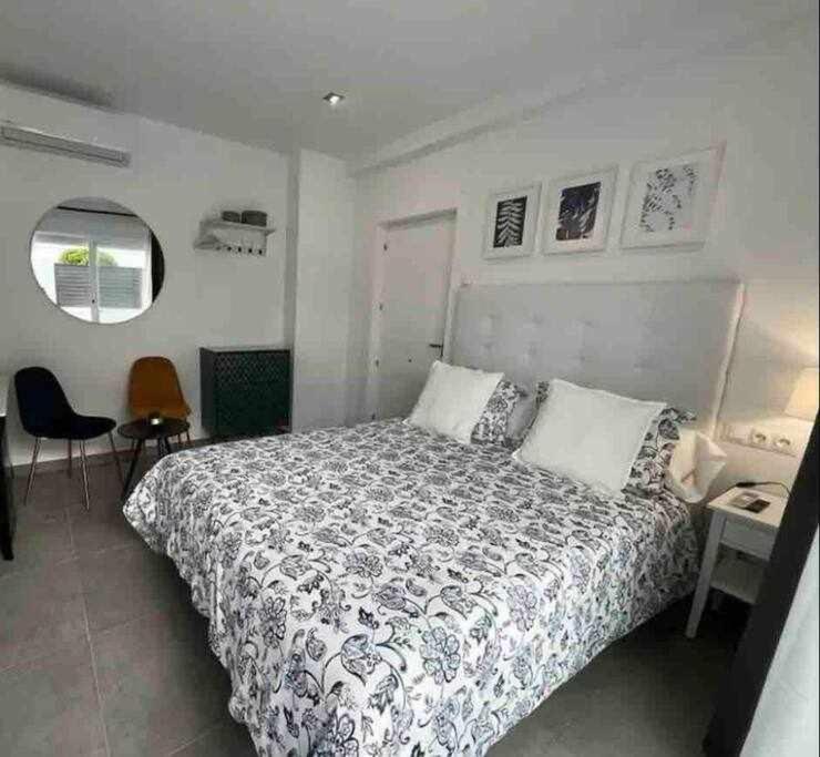 רונדה XVIII B Suite Apartamentos Morales & Arnal מראה חיצוני תמונה