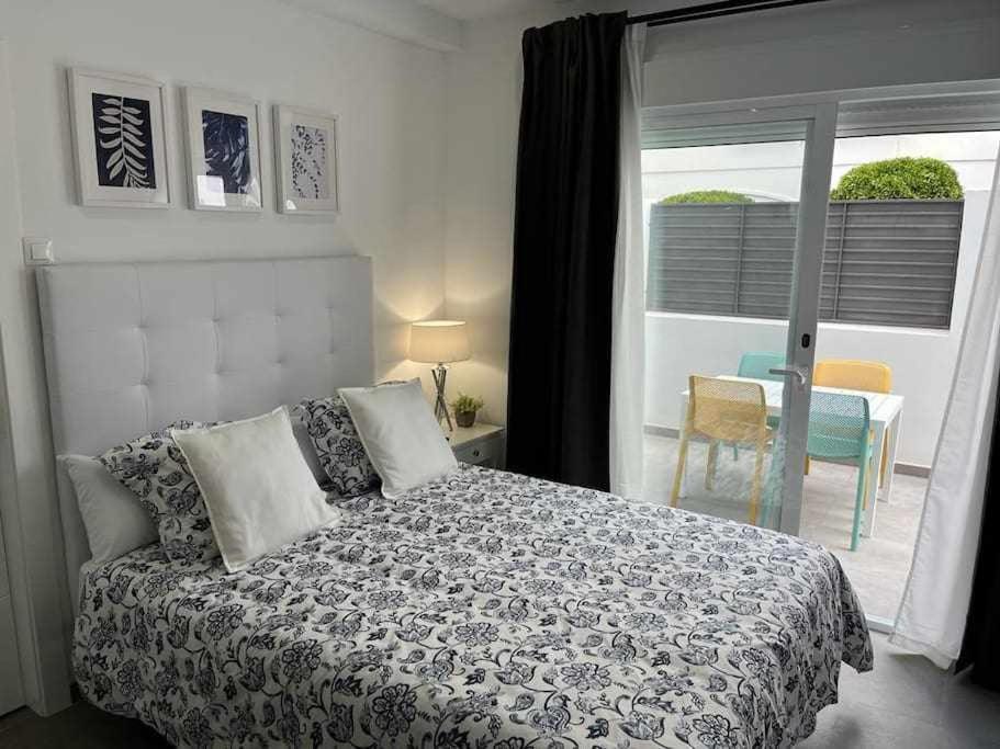 רונדה XVIII B Suite Apartamentos Morales & Arnal מראה חיצוני תמונה