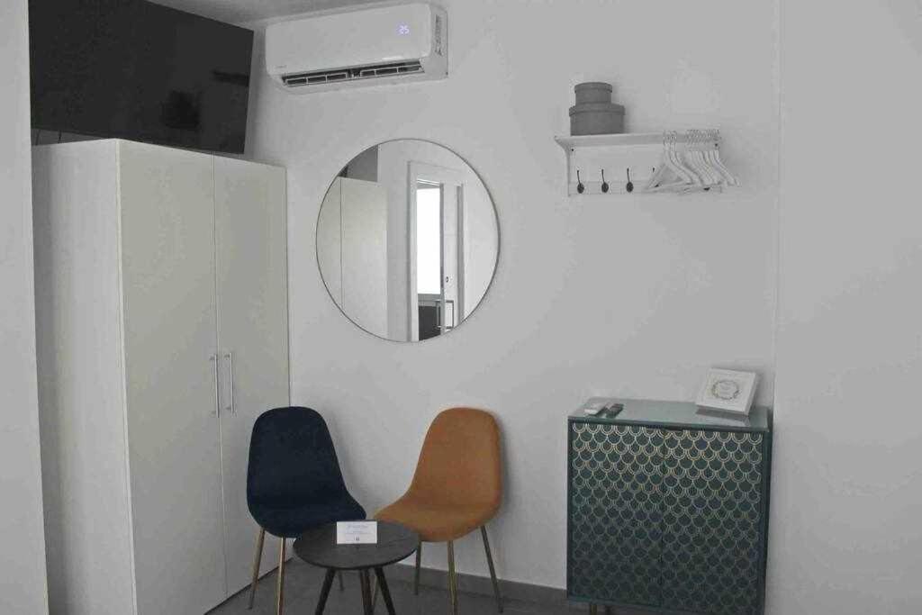 רונדה XVIII B Suite Apartamentos Morales & Arnal מראה חיצוני תמונה